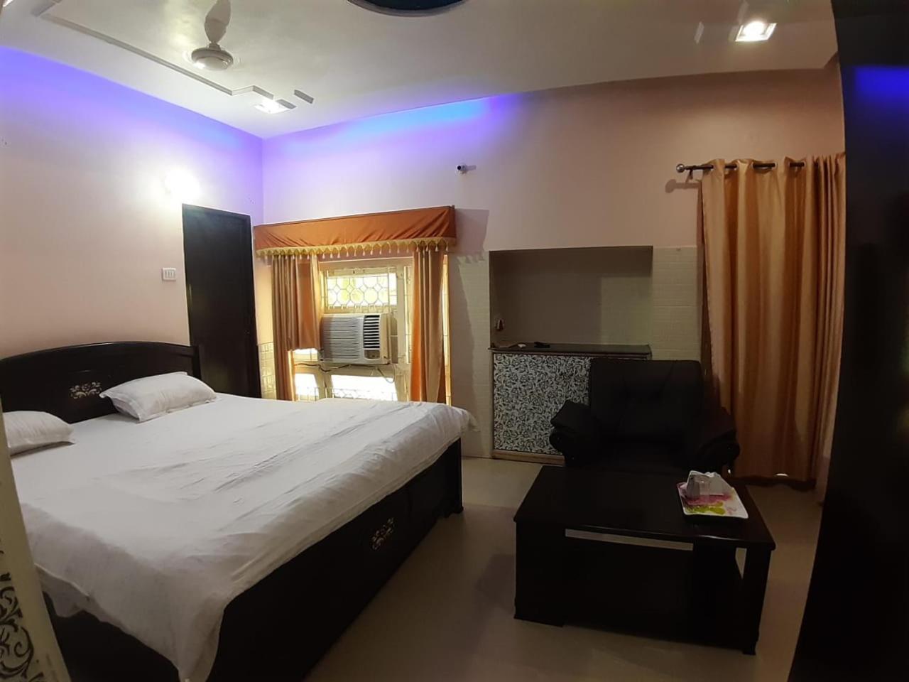 Viva Guest House Патна Экстерьер фото